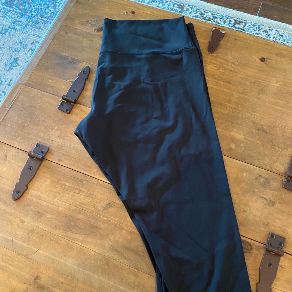 LuLuLemon black Base Pace high-rise sz 16 Leggings.